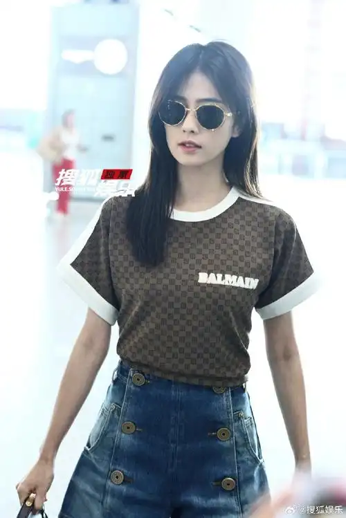 白鹿出发巴黎时装周机场路透##白鹿巴黎时装周出发造型