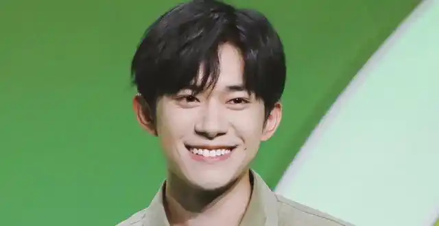 好绝!易烊千玺最新金色长发照片,复古个性化,最后一站真的神似