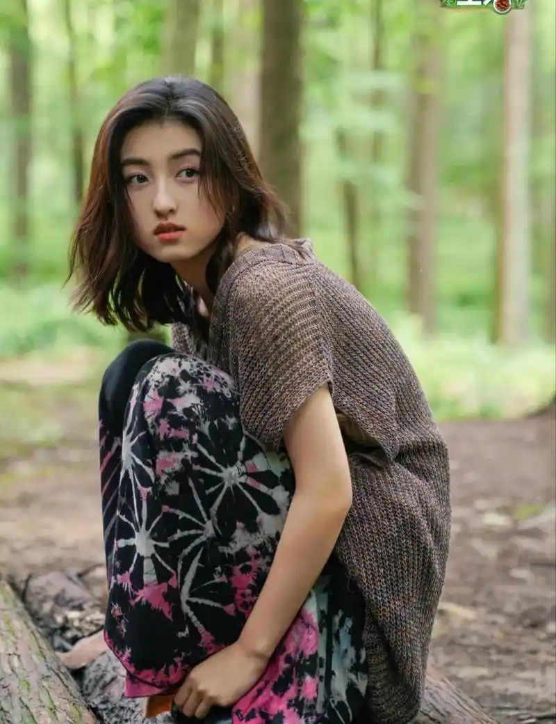 张子枫向往森系写真#           听说仙女都是属于森林的喔[哇]蘑菇