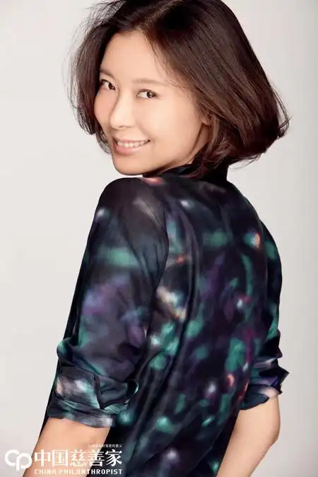 柯蓝:天色阴暗,除了抗争,还要奔向微光