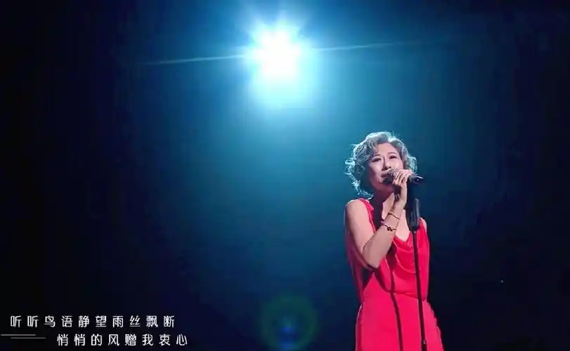 被费翔妈否定,被林子祥宠爱,61岁叶倩文银发皱纹,实在太美_生活_父母