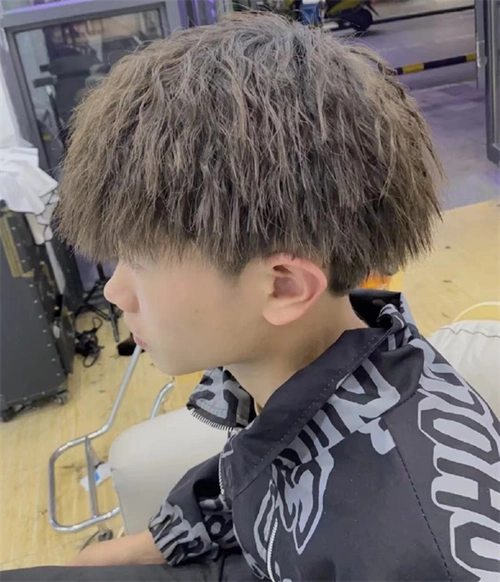韩式帅气锡纸烫 男生经典流行烫发_男生烫发 - 美发站
