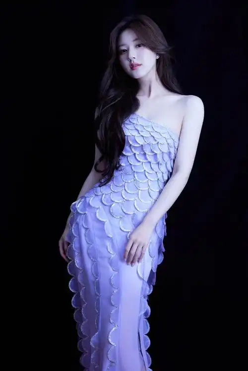 好仙!赵露思穿紫色人鱼裙肤白貌美