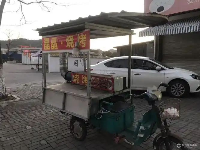去年做的三轮烧烤车,今年自己开店了,现在闲置中.