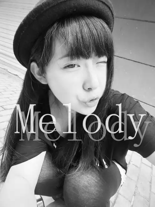 qq皮肤透明带字