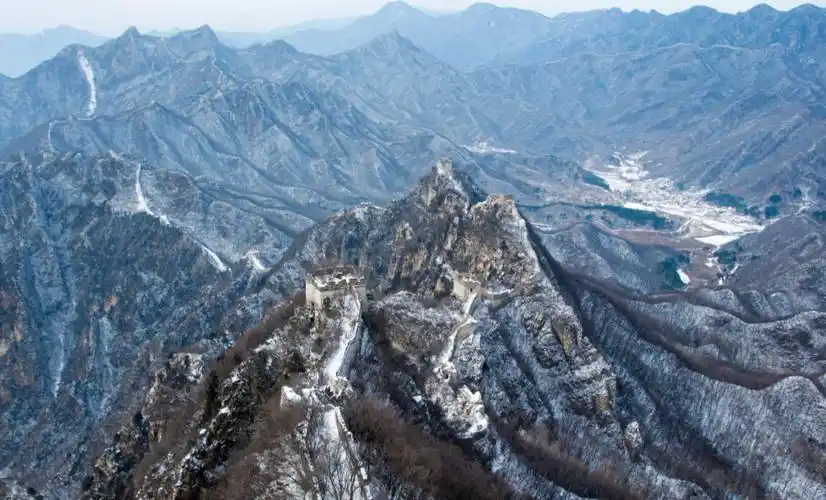 雪中箭扣长城温酒赏雪景