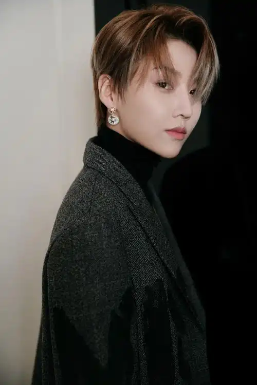 刘雨昕  in  dior  fall 2024 rtw