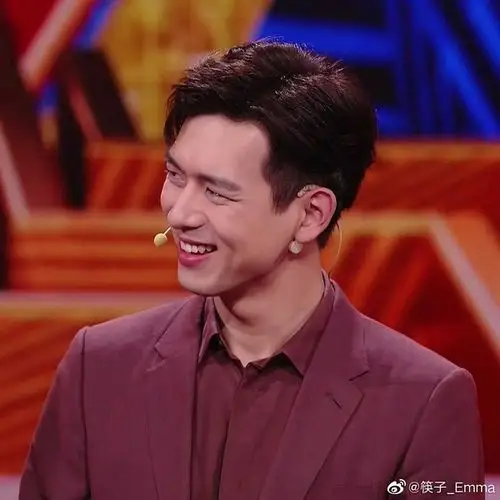 回应: 分享李现的笑容,可以治愈下烦闷生活,每天.