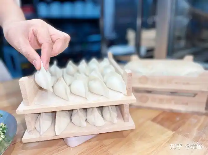 饺子做法简单,好吃的判断标准也简单,皮薄馅儿大调味好,就是一份好