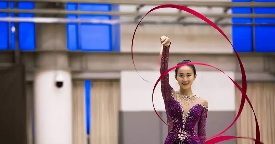 体操女神张豆豆因"挺胸照"走红!