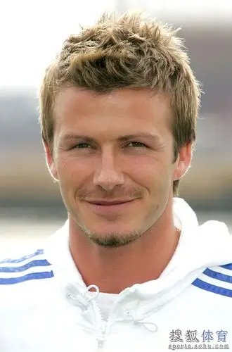 小贝新发型!梳背头蓄胡茬 黑夹克显硬汉范(图)