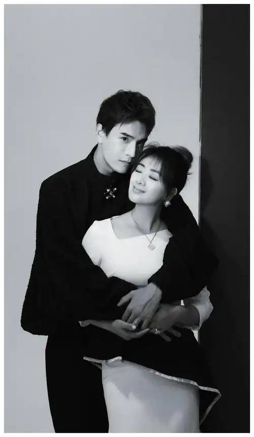 曾是当红花旦,一婚"师生恋",二婚嫁小6岁男星,今被宠成公主