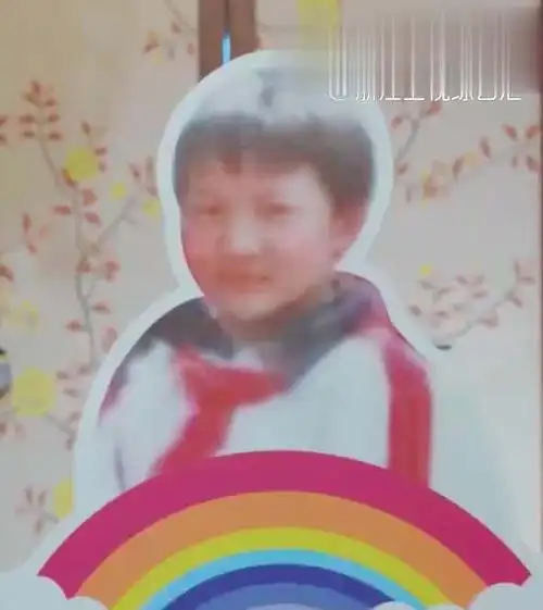 一位音乐台上的百灵鸟实力歌手(周深)