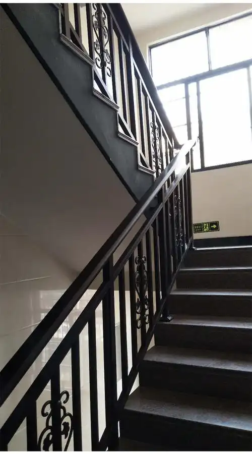 阳台栏杆楼梯扶手小区组装式锌钢护栏别墅铝合金楼梯扶手云南昆明