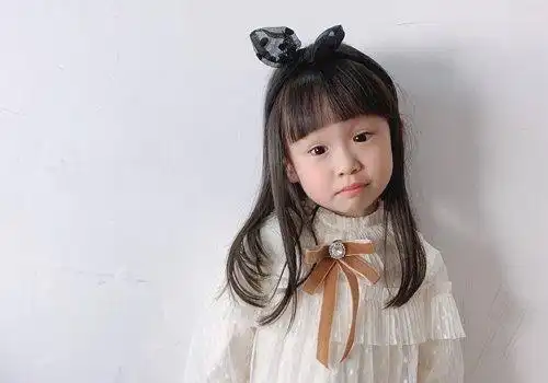 今年小女孩的齐刘海怎么剪 女童新款齐刘海发型打造最萌小萝莉