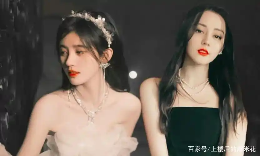 迪丽热巴,鞠婧祎合影,两位大美女好有cp感