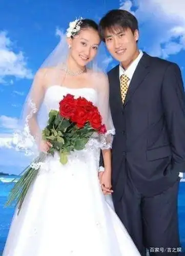 乡村爱情里最不起眼的村官,戏外是富二代,没事用金条装饰盆栽