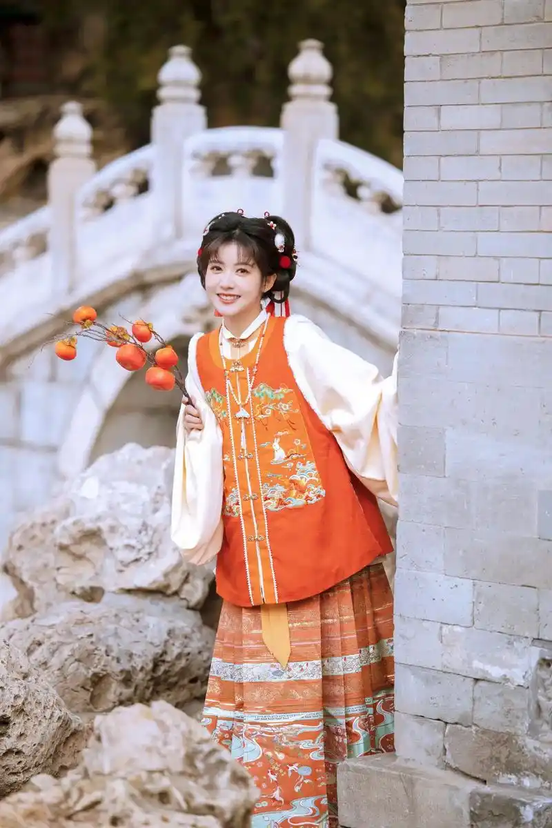 赖美云柿柿如意冬至写真#汉服 #马面裙 #大明少女  - 抖音