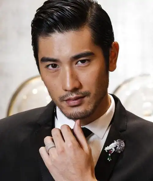 高以翔也曾是台湾偶像剧中走红的男星之一,他模特般的身材和刀削般的