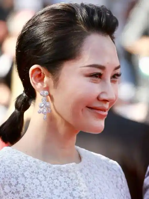 许晴红毯未修硬照曝光,真实皮肤状态很一般_年龄_眼袋_照片