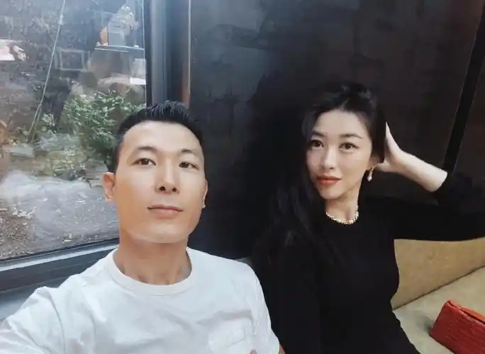 朱珠深夜秀恩爱,老公王昀佳被嘲面相不好,被调侃是富婆收割机__财经