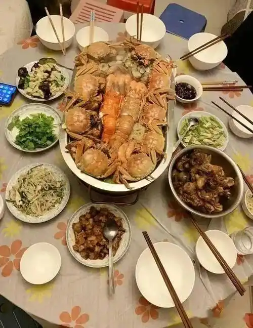 各地网友晒中秋晚饭有的丰盛有的讲究看到最后一个心酸了