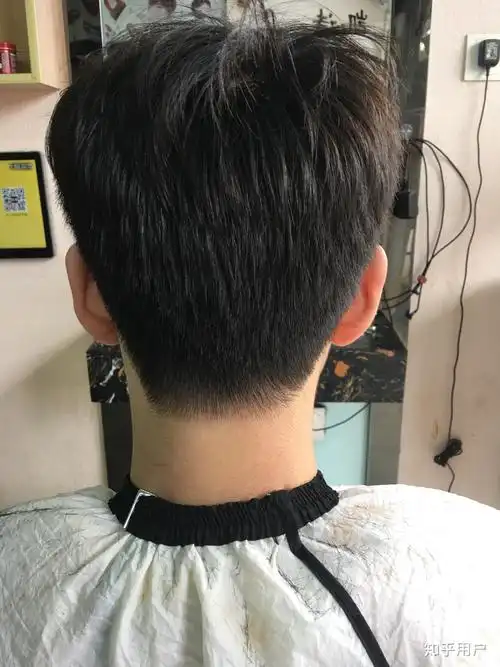 请问狼尾发型怎么留怎么剪