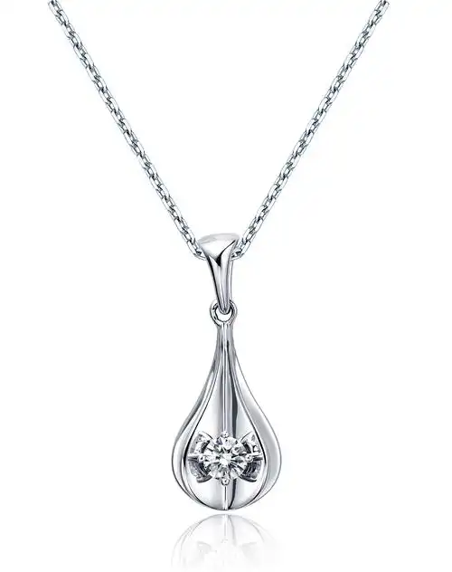 周大福周大福骄人系列18k金镶钻石吊坠