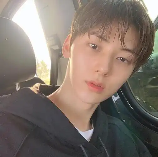 帅哥哥向你发动了美颜攻击