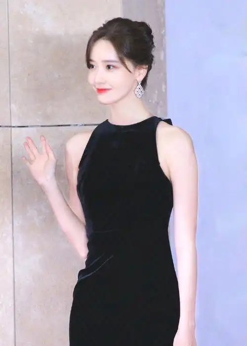 林允儿参加电影节图集