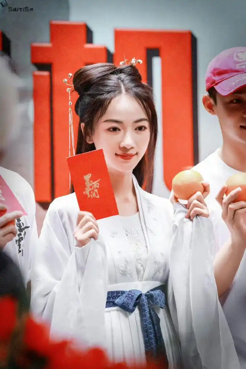 于正新剧《嫡嫁千金》开机官宣】 ▼女主饰演者吴谨言 ▼男主饰演者王