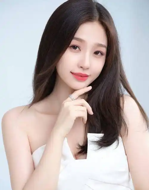 虞书欣最新造型大翻车!