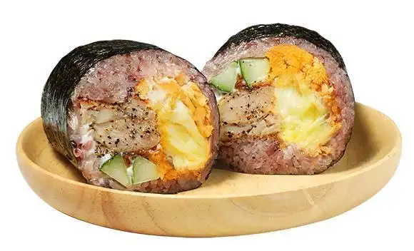 饭团从以前的小众产品,逐渐成为了主流的特色小吃