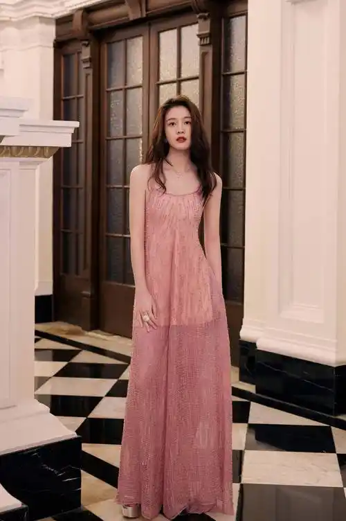 张雪迎粉色礼服亮相_目光_娱乐_图片