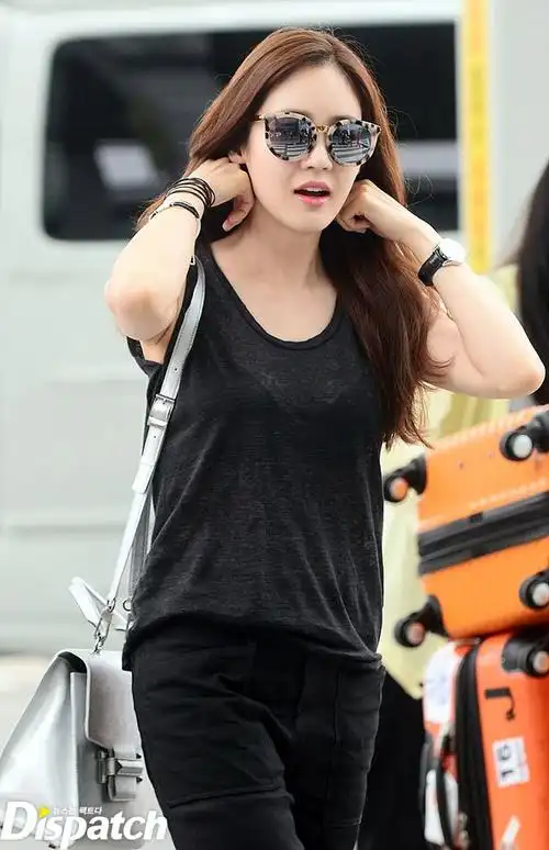 26】【明星】成宥利上午仁川机场去北京,更代言活动现场图和0627返韩