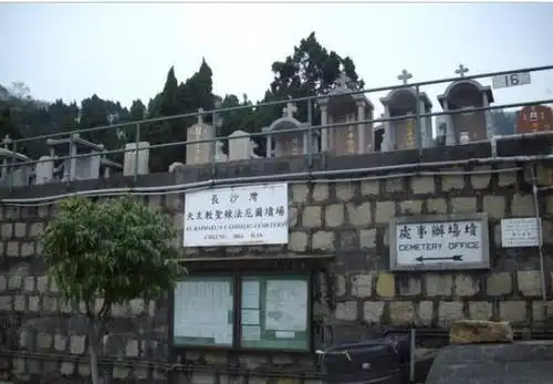 缅怀18年名人逝世:李敖,金庸,李咏,蓝洁瑛,墓碑上的字引人泪目