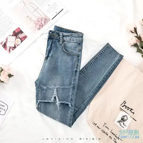 ins风牛仔裤女装休闲裤长裤裤子平铺拍摄静物创意摆拍简约风格