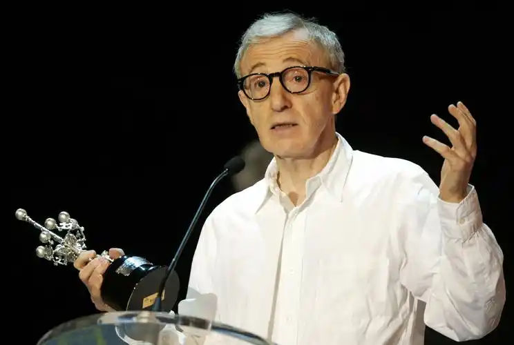 丑闻不断还娶了前女友的养女,伍迪艾伦的人格障碍竟是因为童年遭遇了