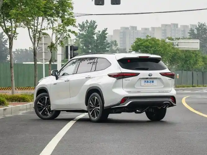 一汽丰田 皇冠陆放 2023款 2.5l hev四驱旗舰版