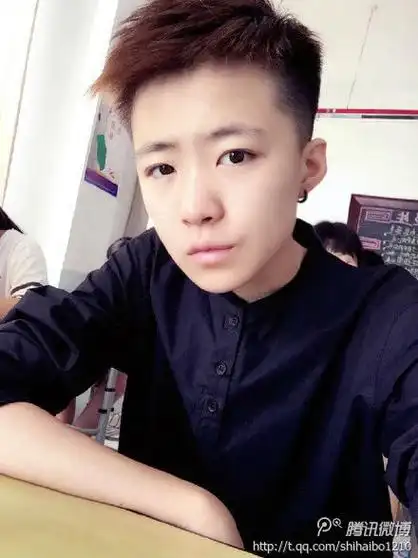 同一个男生的10张照片