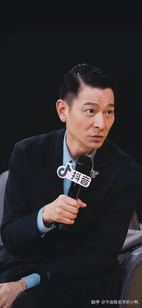 我先抛砖引玉说几个:郑少秋,汤镇宗,古天乐,刘德华,谢霆锋?