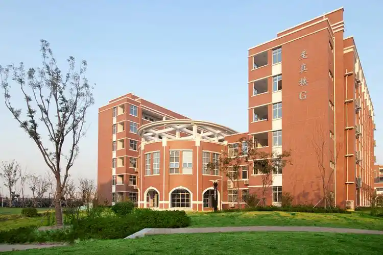 p>南通大学附属中学,简称"通大附中",地处 a target="_blank" href="