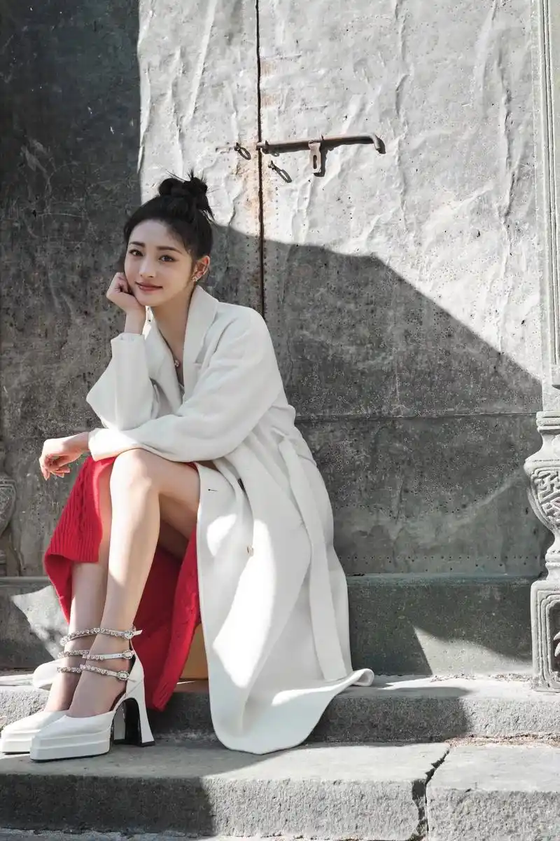 周洁琼穿我们家的高跟鞋啦!#哎呦喂你鞋真好看 #鞋控的日 - 抖音