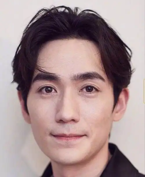 男星大头照堪比照妖镜:王俊凯满脸粉刺,蔡徐坤倒是意外的好看!_颜值