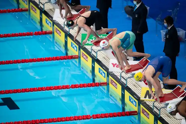 游泳阿布扎比短池世锦赛唐钱婷夺得女子100米蛙泳金牌