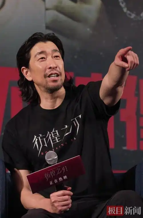 对话"戏骨"王千源:过往荣誉都"翻篇儿"了,我依然在往前走