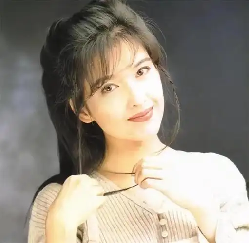 回顾周慧敏:结婚13年,丈夫出轨8次,她比你想象的清醒