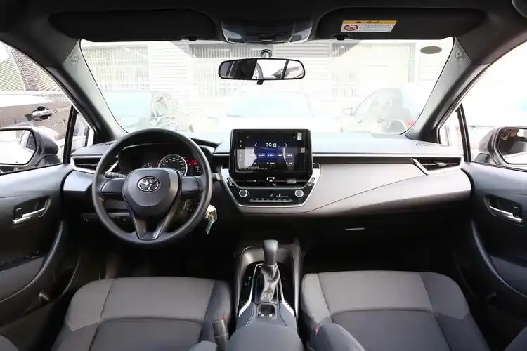 据了解,广汽丰田雷凌精英版的外观和内饰基本延续了现款车型的设计