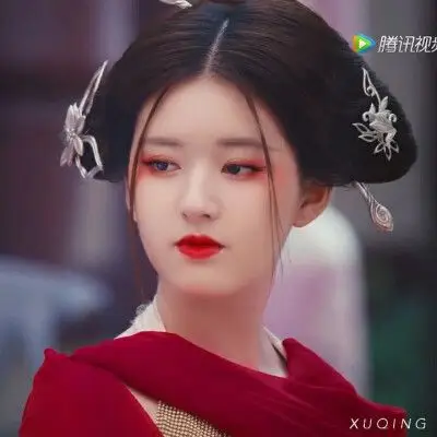 《传闻中的陈芊芊》第一集. _赵露思头像. _抱图dd,二转注明许清.