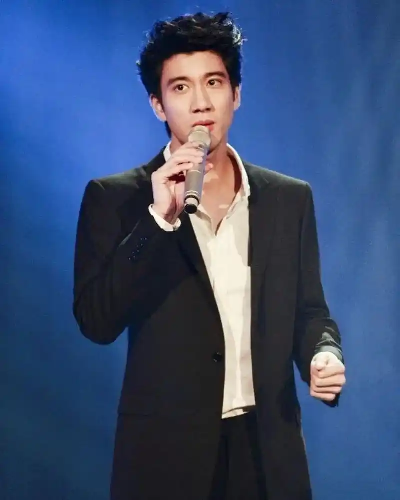 而王力宏的优秀远不止于此,明明可以靠颜值,却还要靠才华.
